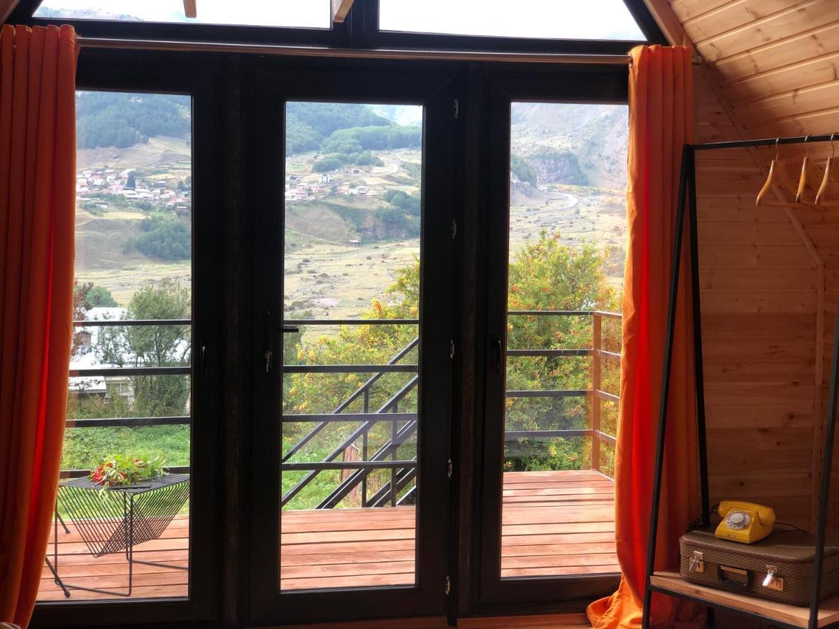 Kazbegi Kuro Cottages מראה חיצוני תמונה