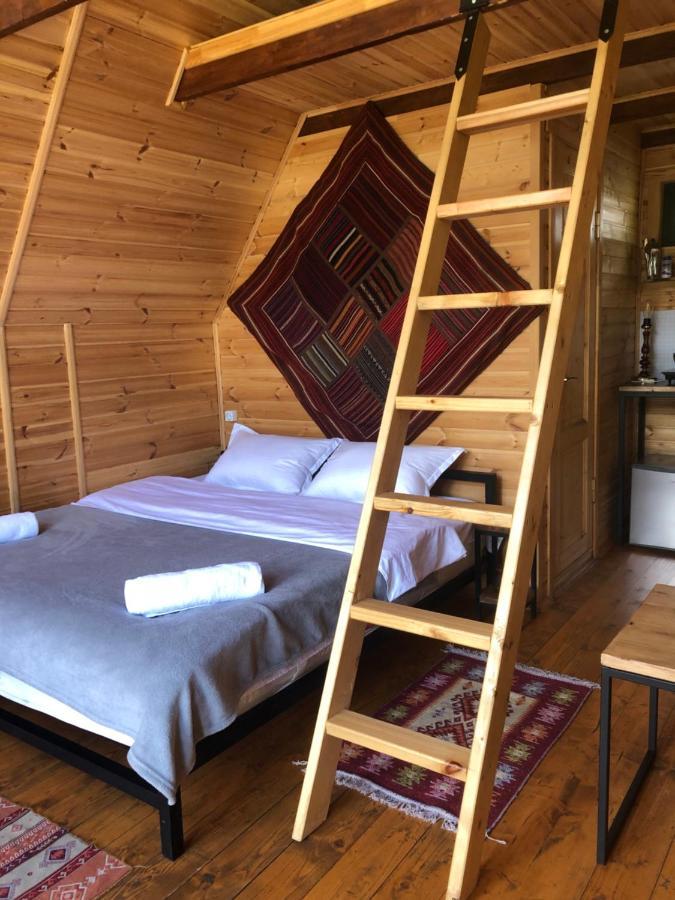 Kazbegi Kuro Cottages מראה חיצוני תמונה