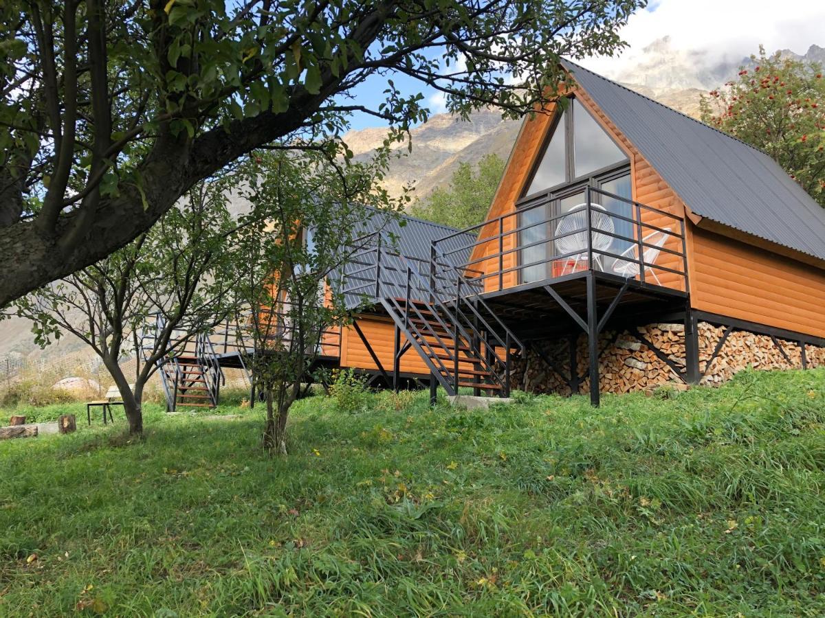 Kazbegi Kuro Cottages מראה חיצוני תמונה
