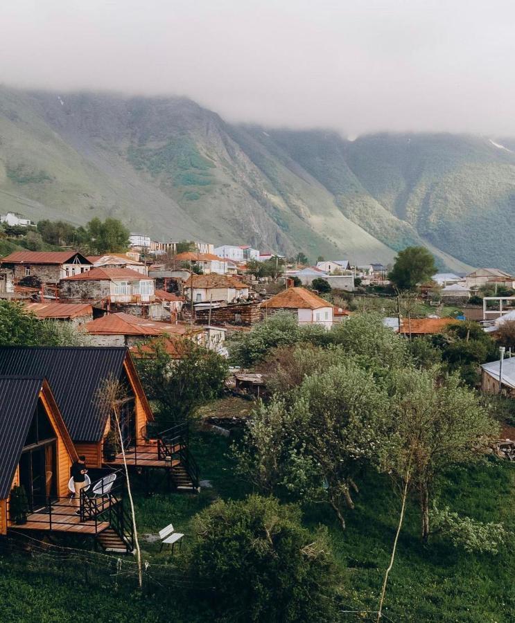 Kazbegi Kuro Cottages מראה חיצוני תמונה
