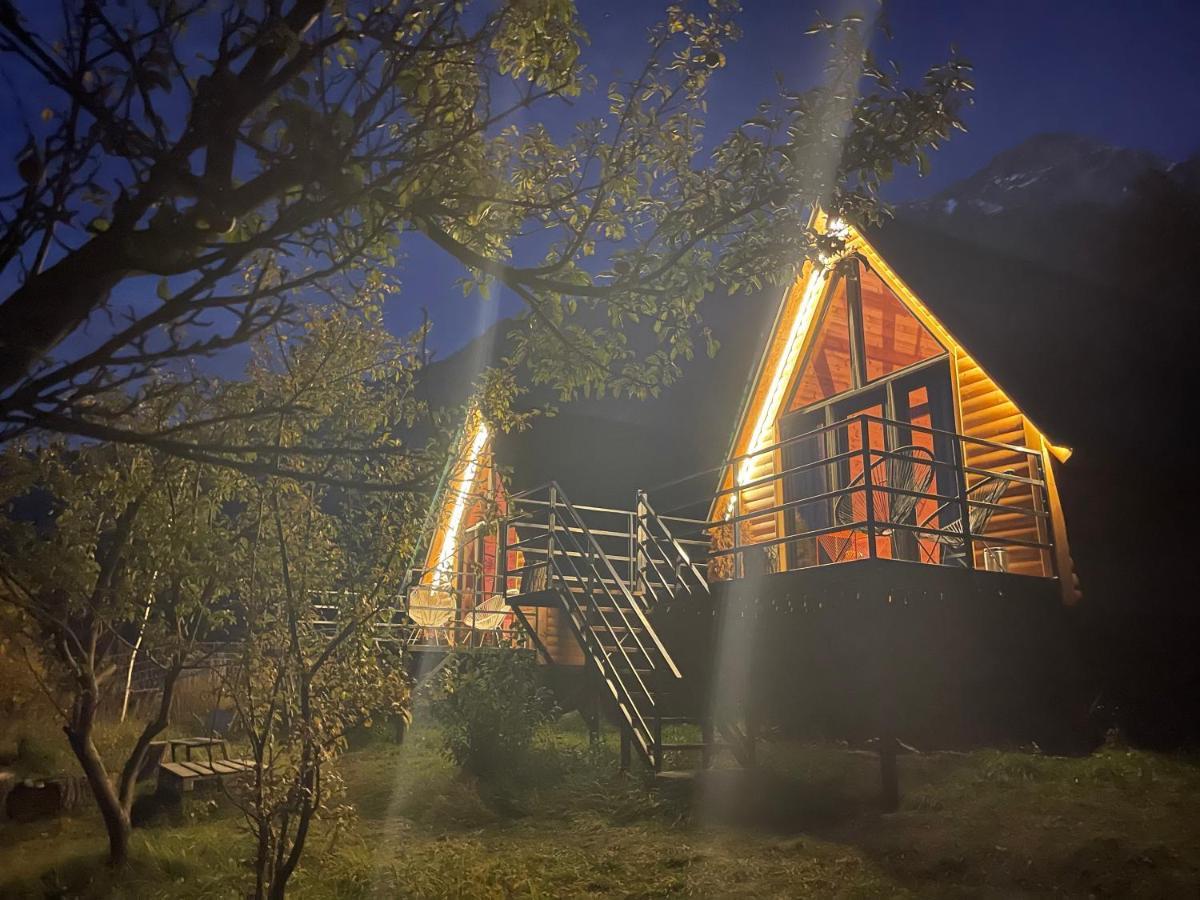 Kazbegi Kuro Cottages מראה חיצוני תמונה
