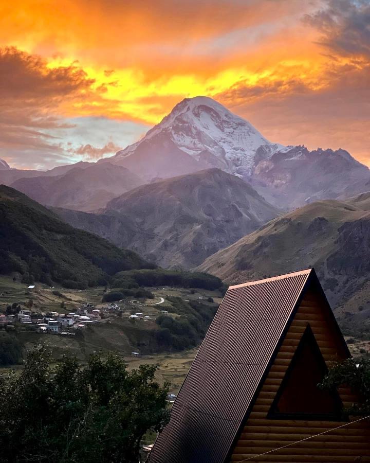 Kazbegi Kuro Cottages מראה חיצוני תמונה