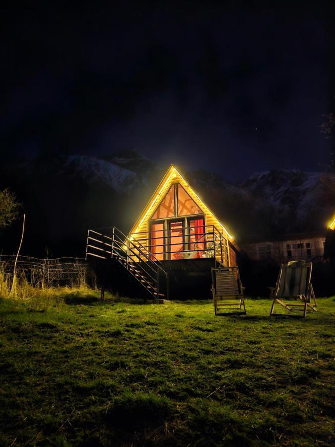 Kazbegi Kuro Cottages מראה חיצוני תמונה