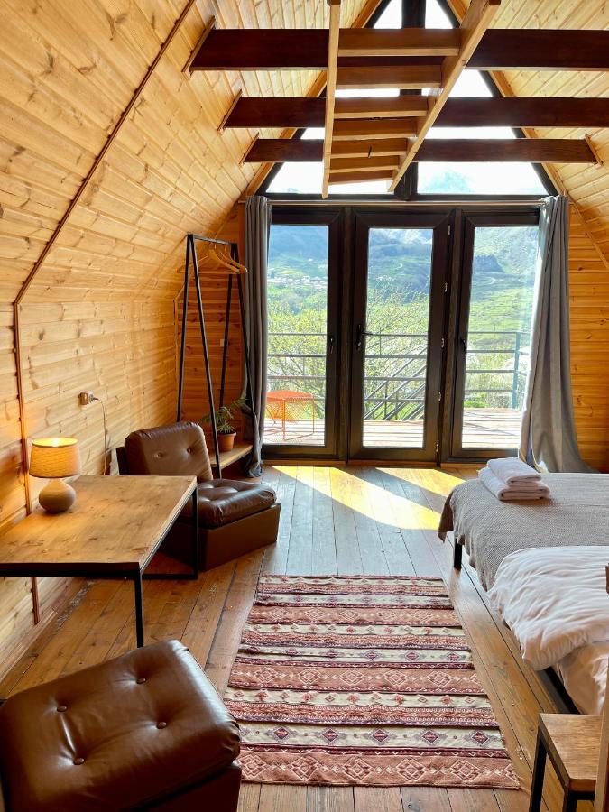 Kazbegi Kuro Cottages מראה חיצוני תמונה