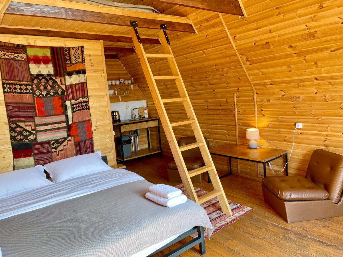Kazbegi Kuro Cottages מראה חיצוני תמונה