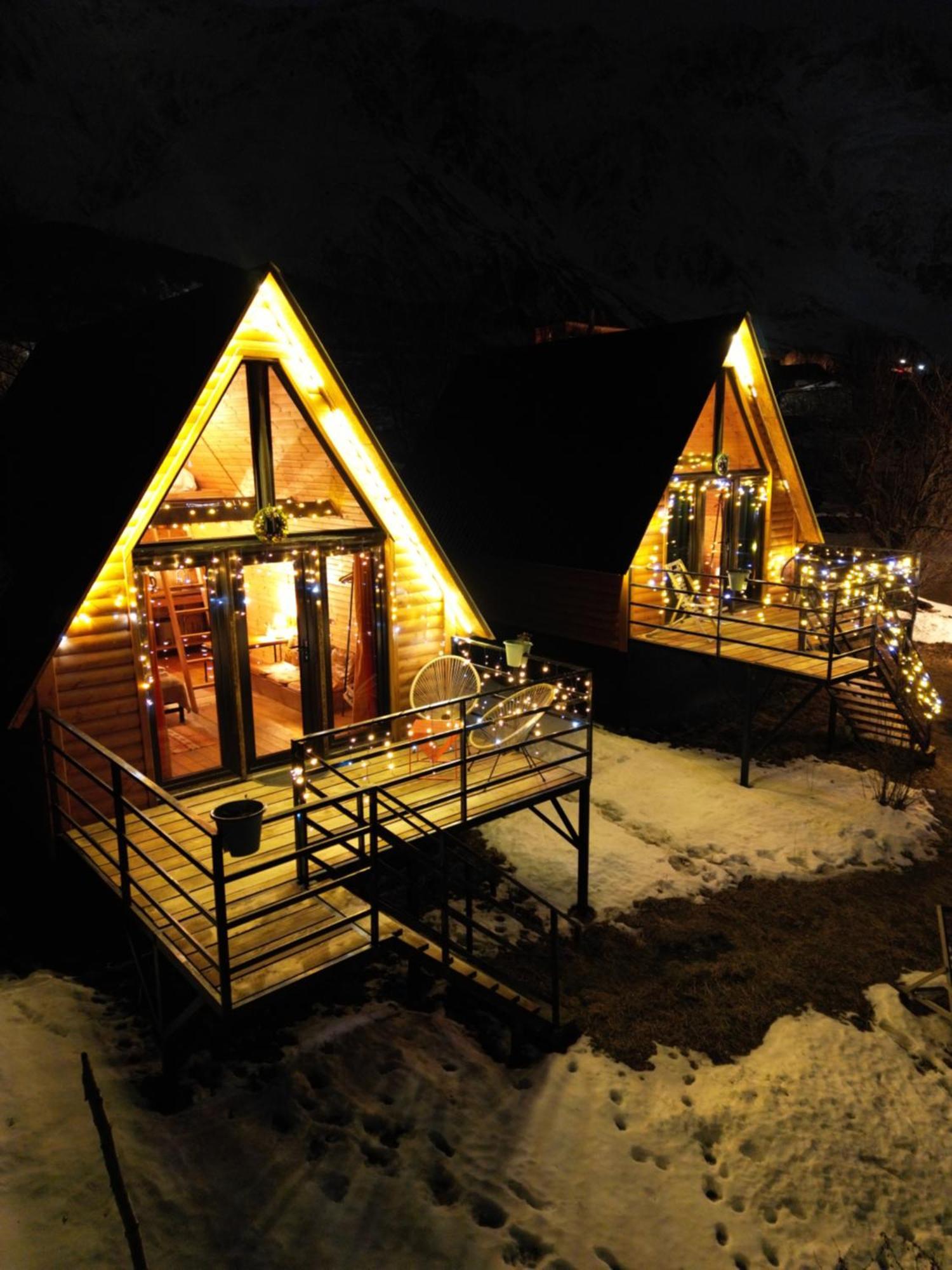 Kazbegi Kuro Cottages מראה חיצוני תמונה