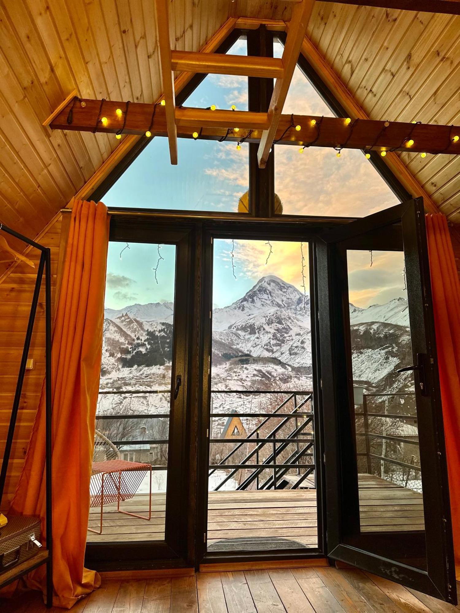 Kazbegi Kuro Cottages מראה חיצוני תמונה