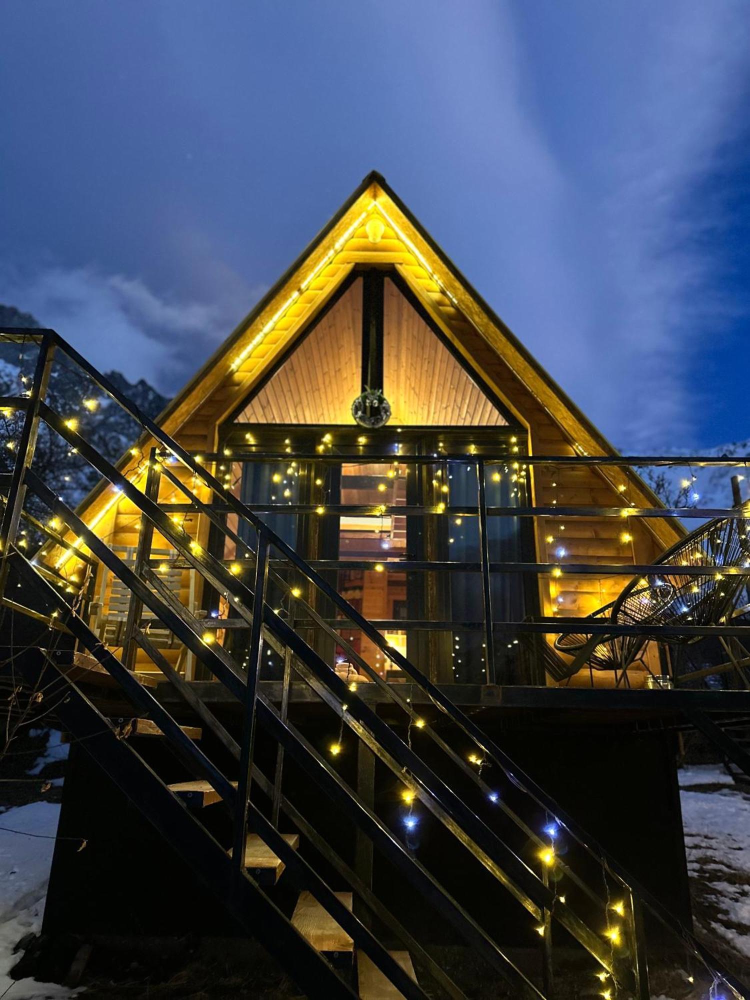 Kazbegi Kuro Cottages מראה חיצוני תמונה