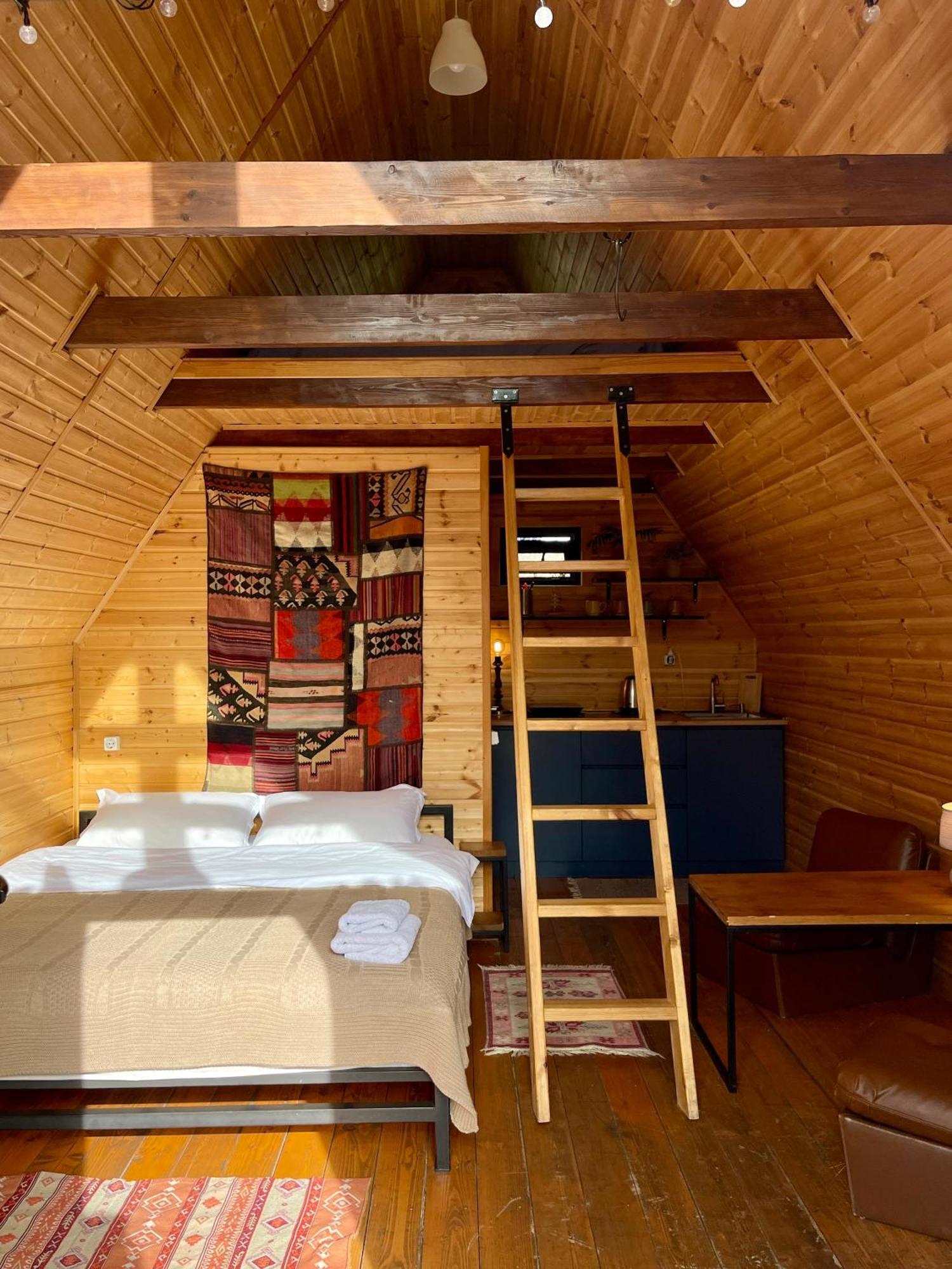 Kazbegi Kuro Cottages מראה חיצוני תמונה