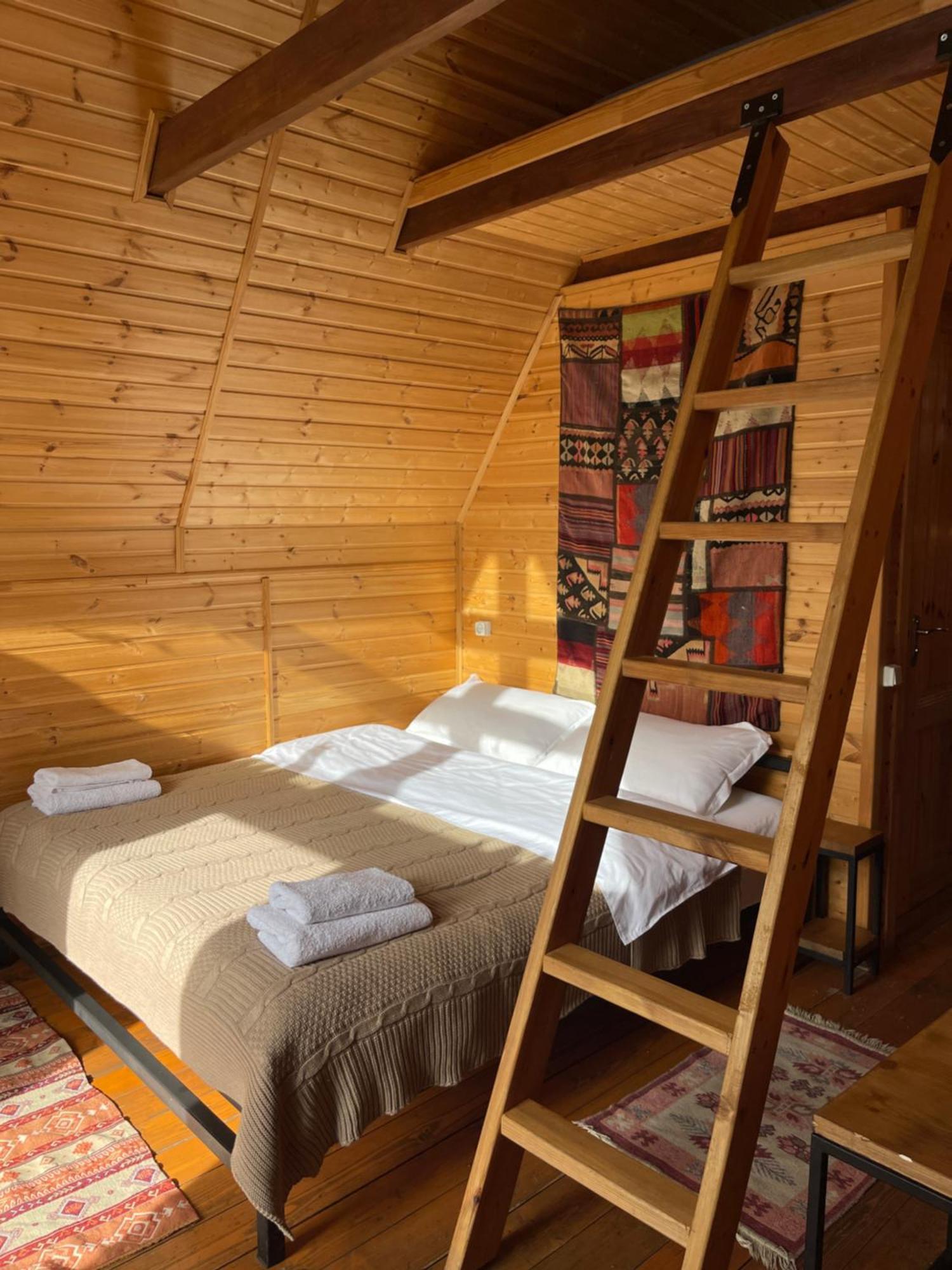Kazbegi Kuro Cottages מראה חיצוני תמונה