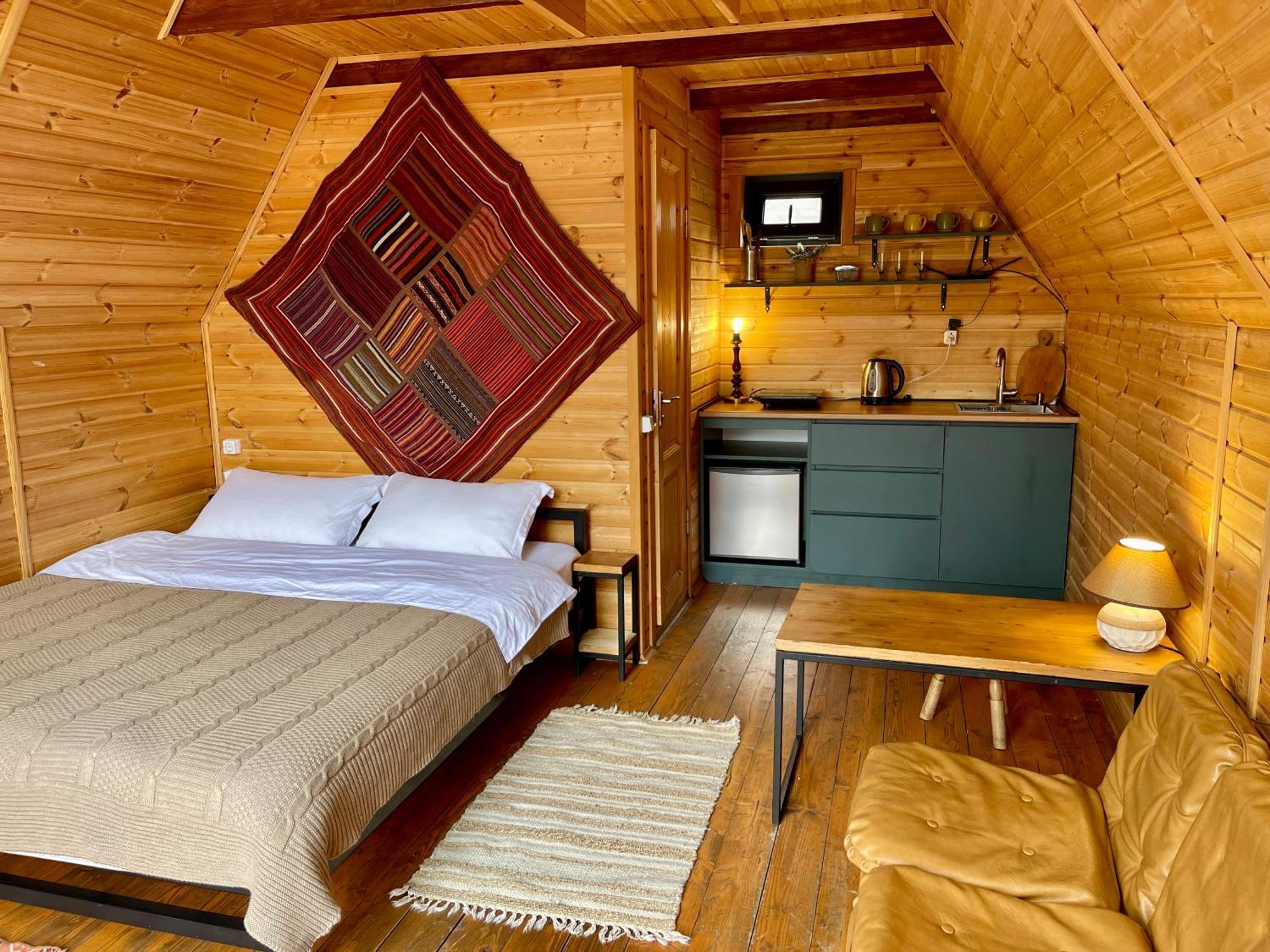 Kazbegi Kuro Cottages מראה חיצוני תמונה