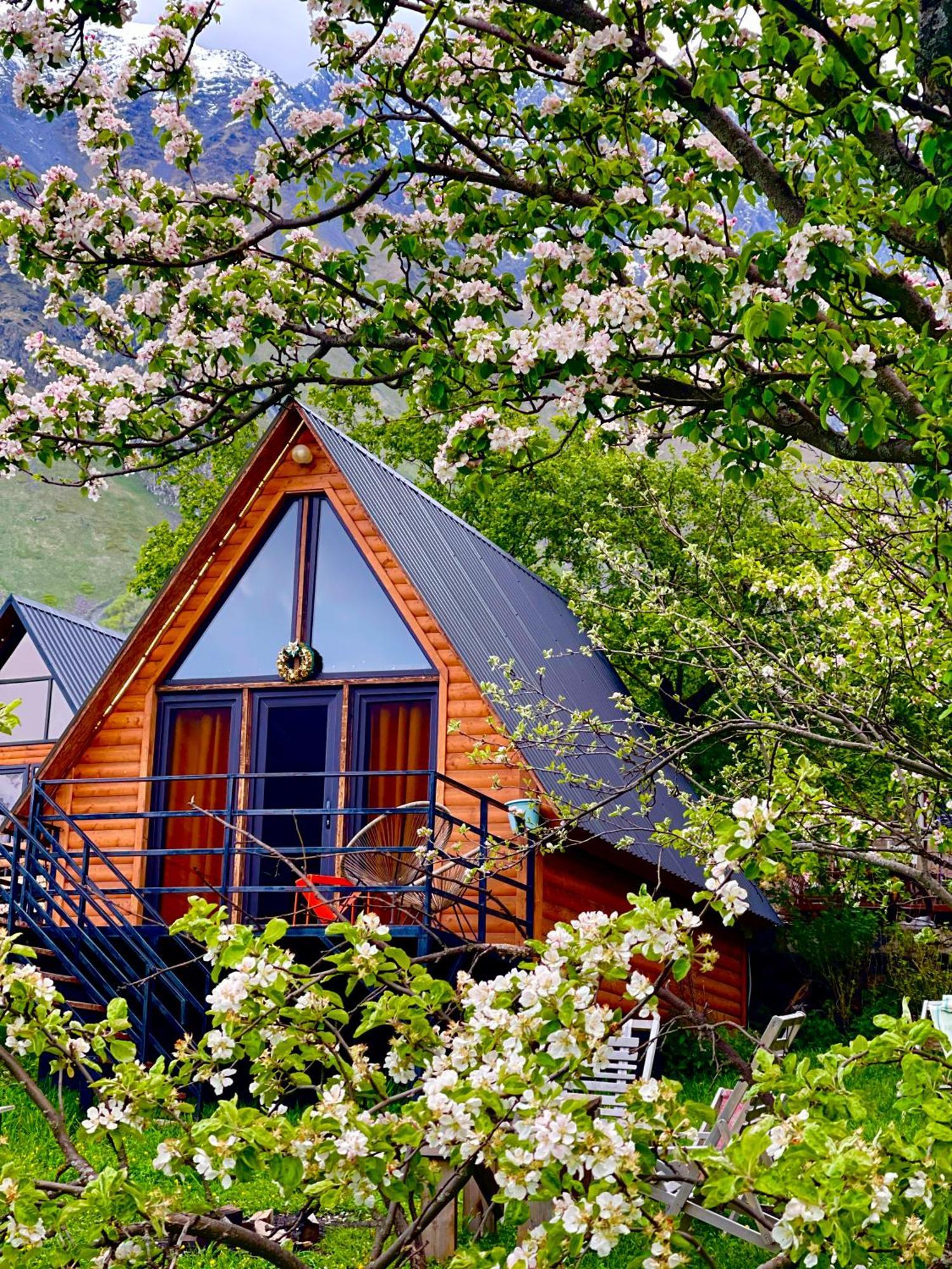 Kazbegi Kuro Cottages מראה חיצוני תמונה