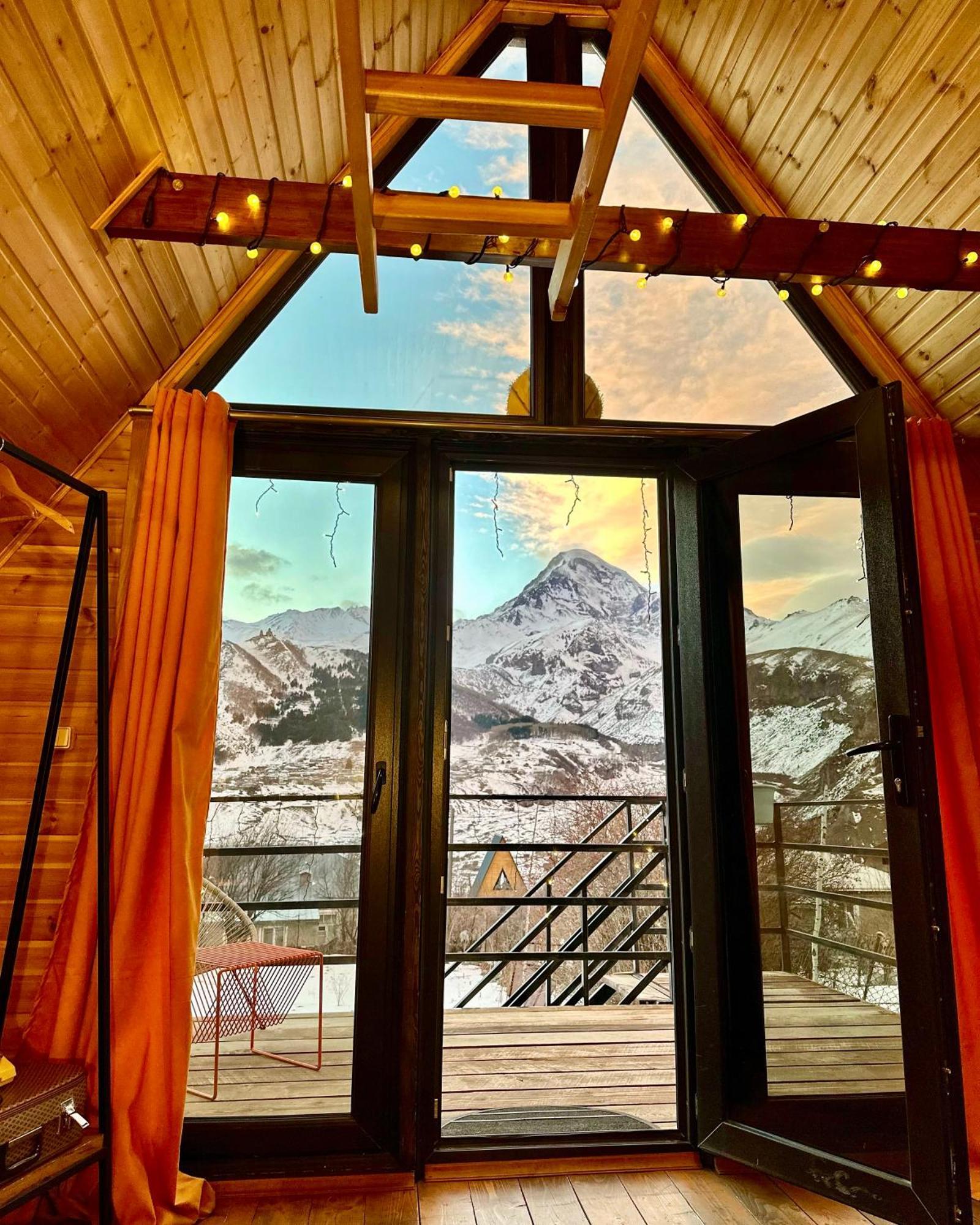 Kazbegi Kuro Cottages מראה חיצוני תמונה